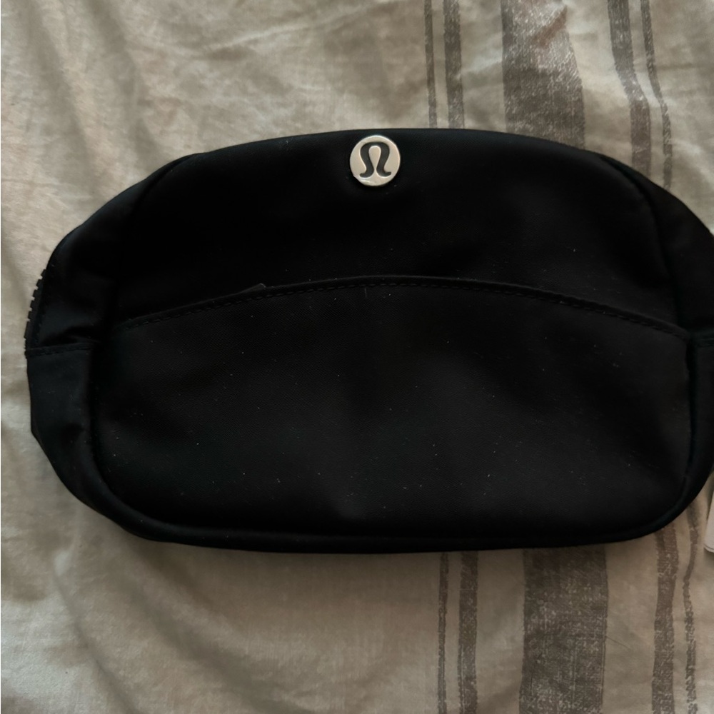 New with tags Luluemelon mini pouch